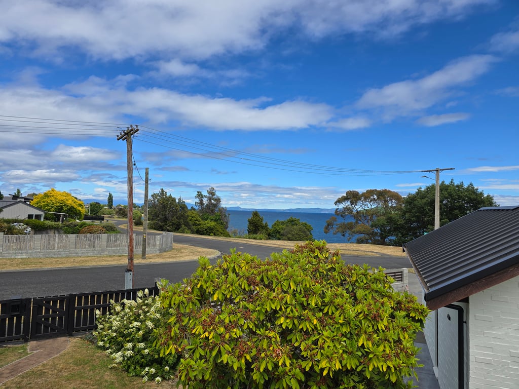 Heeni Street - Great Location Near The Lake