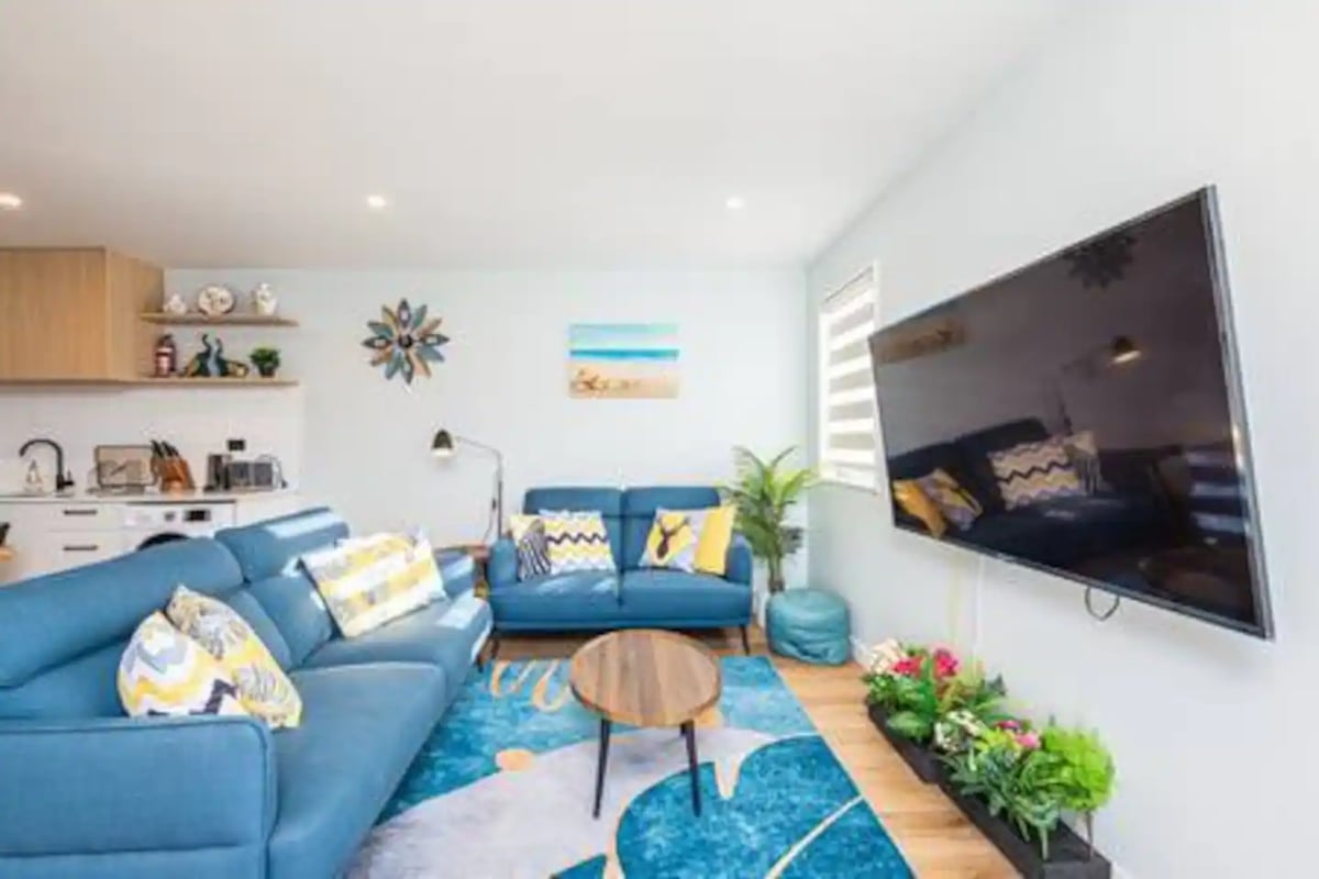 New, family friendly warm unit, mountain view