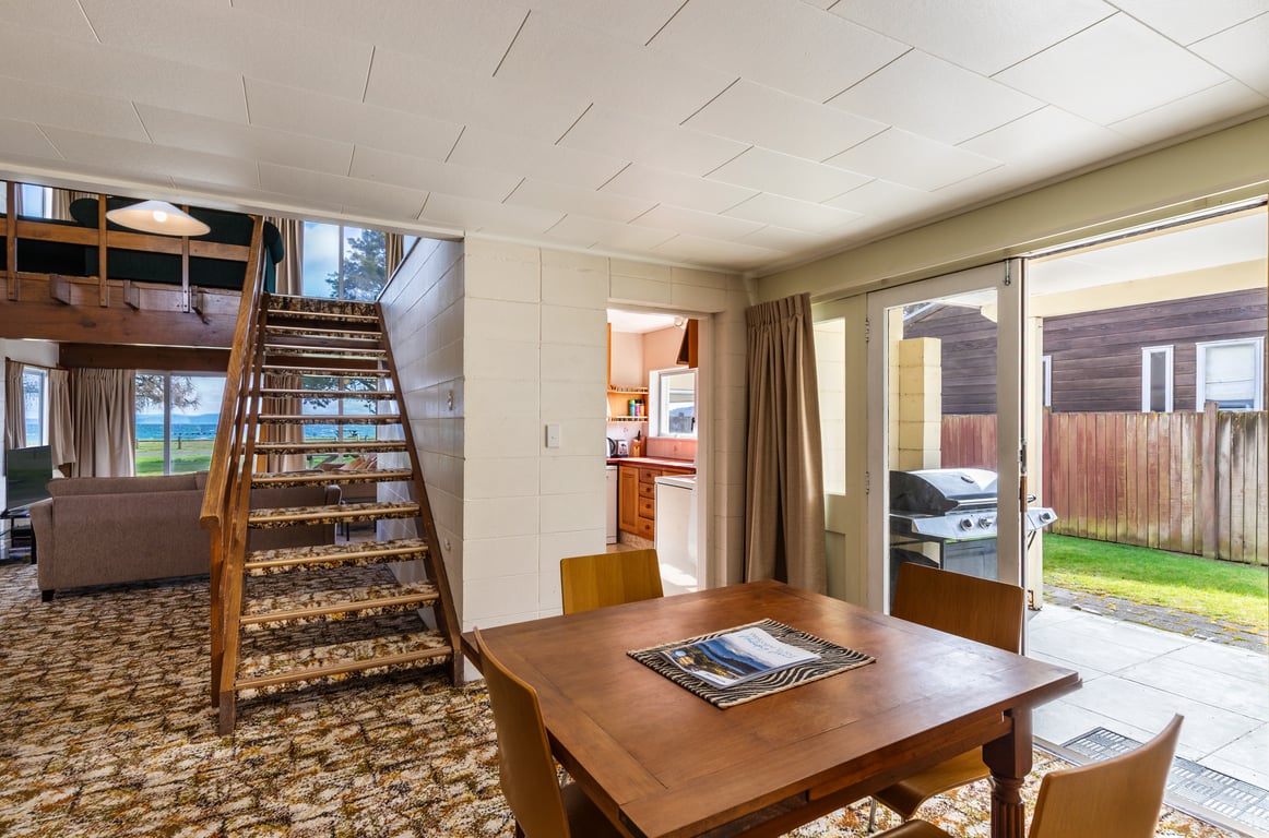 Classic Kiwi Bach By The Lake – Family Friendly In Five Mile Bay