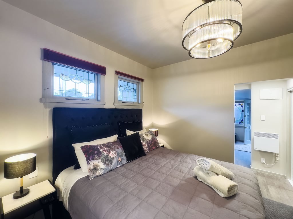 Cozy Corner at Jollies (Pet Friendly) 