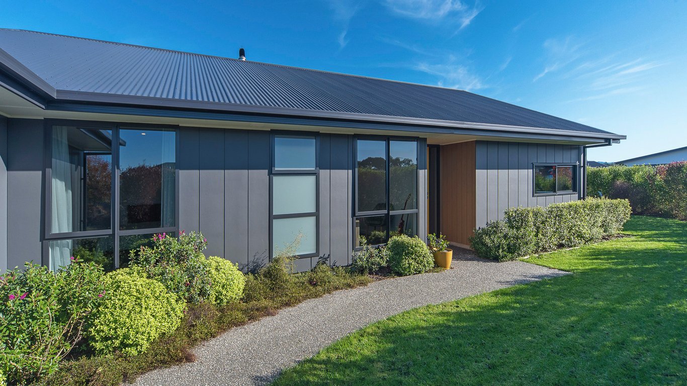 Modern Mapua Holiday Home