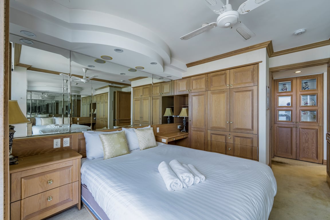 1 Bedroom Deluxe Apartment