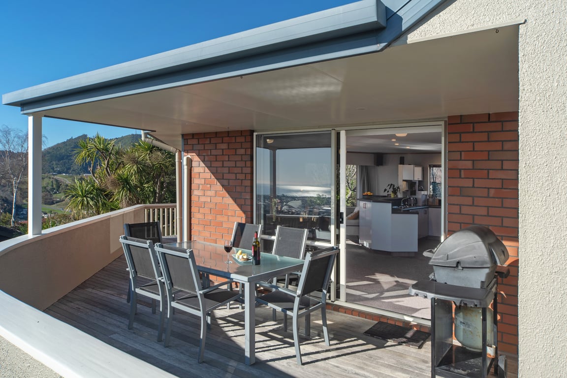 Sunny Bayview Retreat