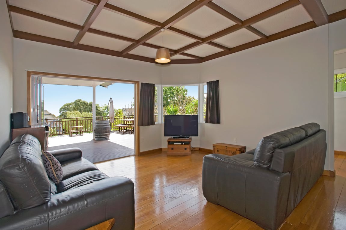 Bisley Holiday House