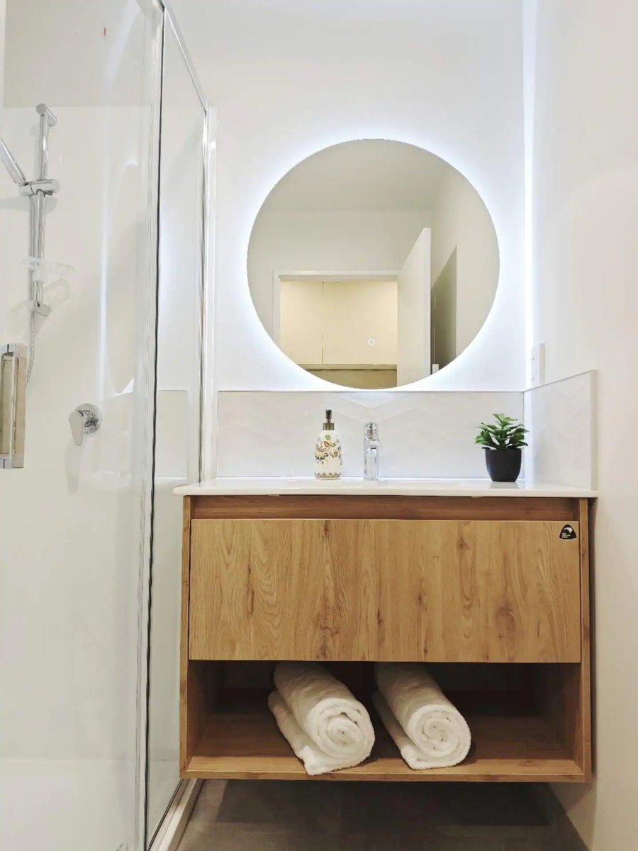 New warm modern 1 bedroom unit2