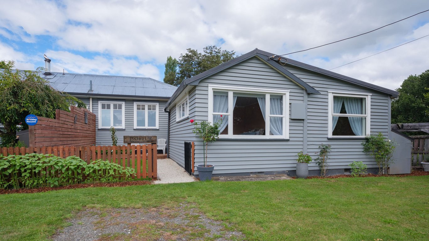 Isobel's Rose Cottage (Pet Friendly) 