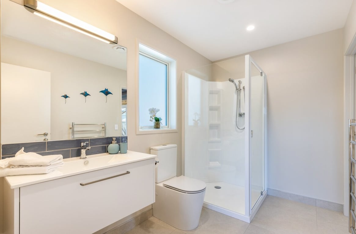 Teti Tranquility - New Build Luxury - Steps From The Great Lake