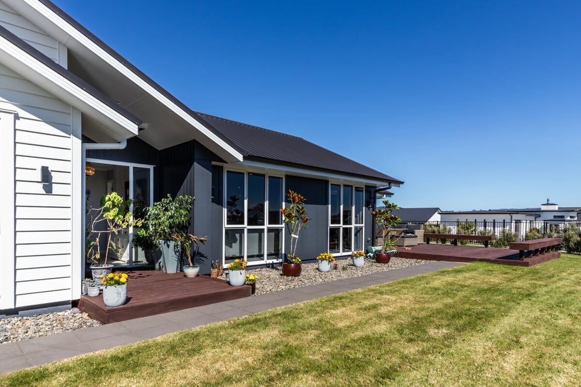 Parkside On Puna - A Modern Family Home Beside The Park