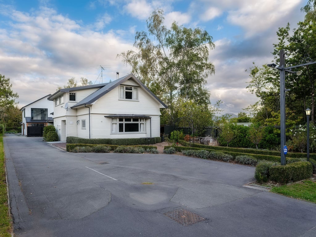 Cozy Corner at Jollies (Pet Friendly) 