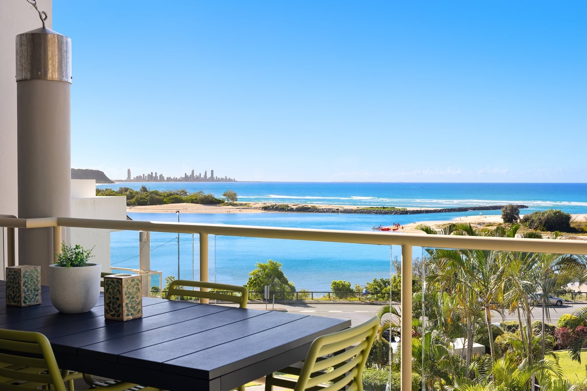 Luxury Gold Coast Apartment with Rootop Terrace