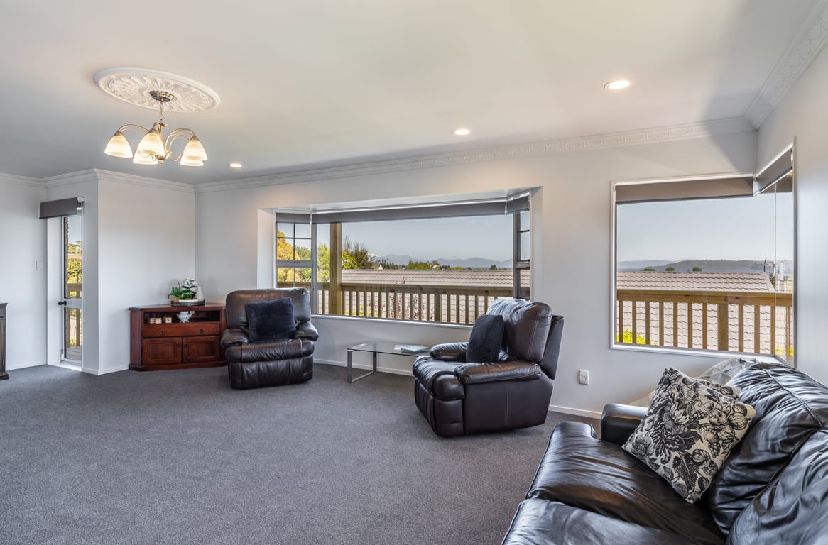 The Golders Getaway: Space for 2 families