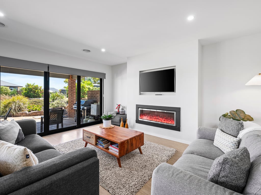 Dan's Rise - Family home with pool