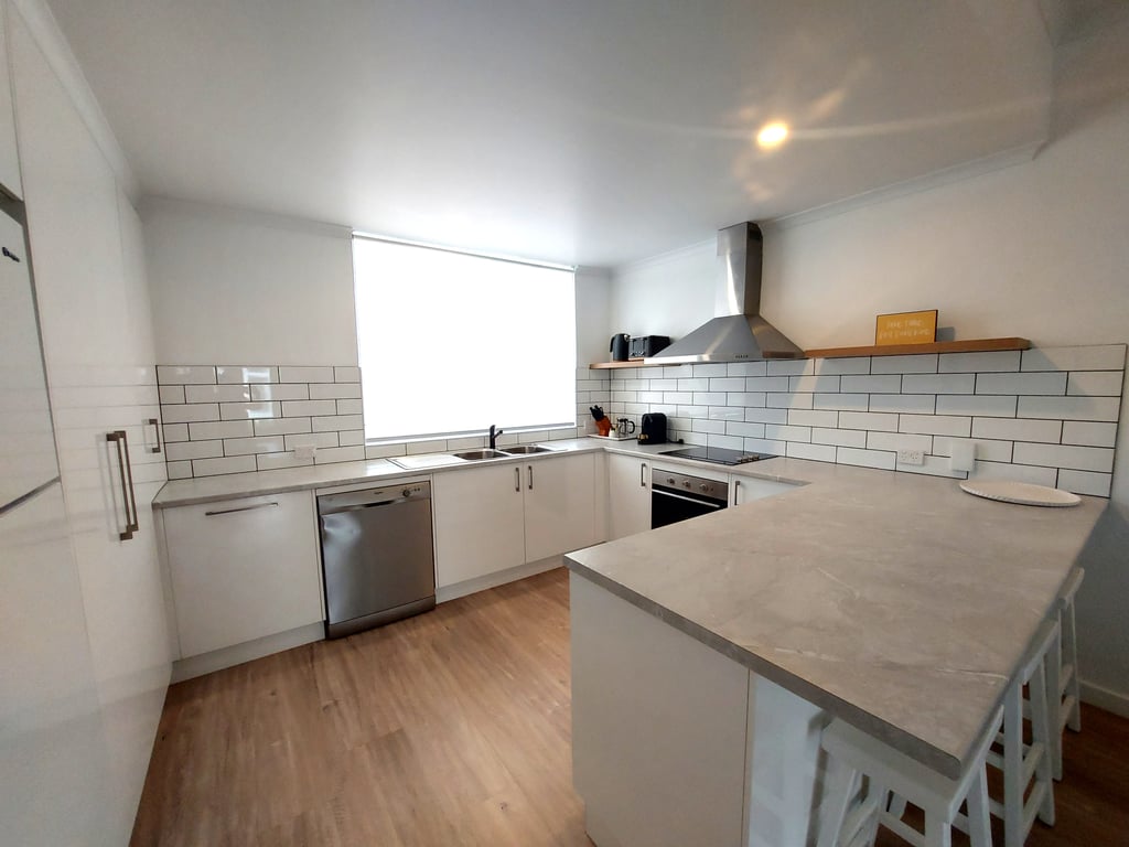 2 Bedroom LUXE Pool View Apartment