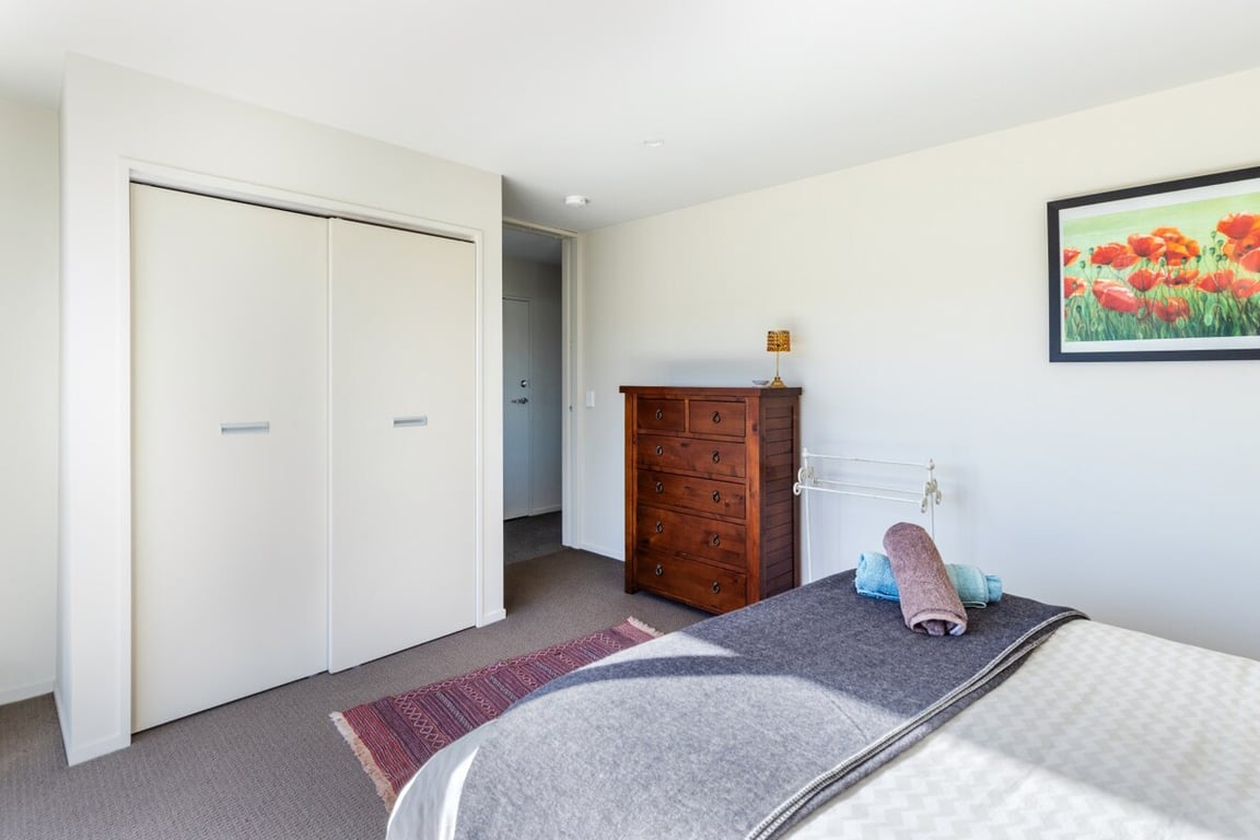 Modern Apartment Central With Wi-Fi & Linen