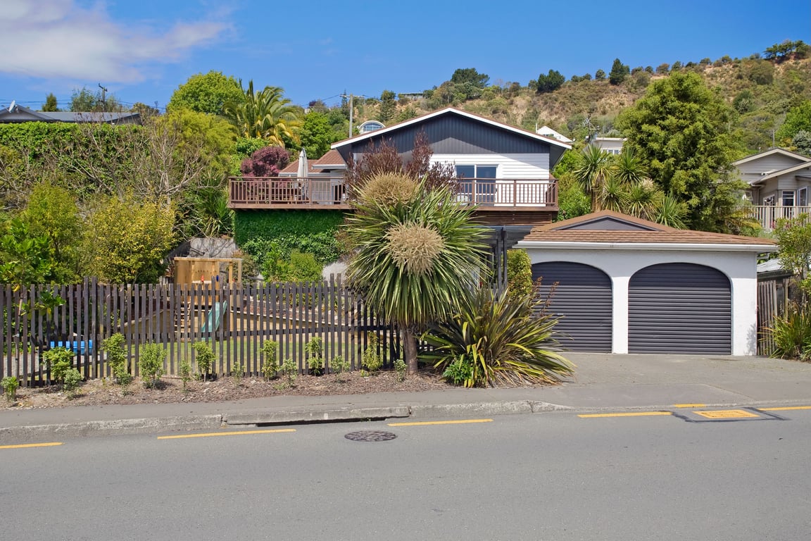 Bisley Holiday House