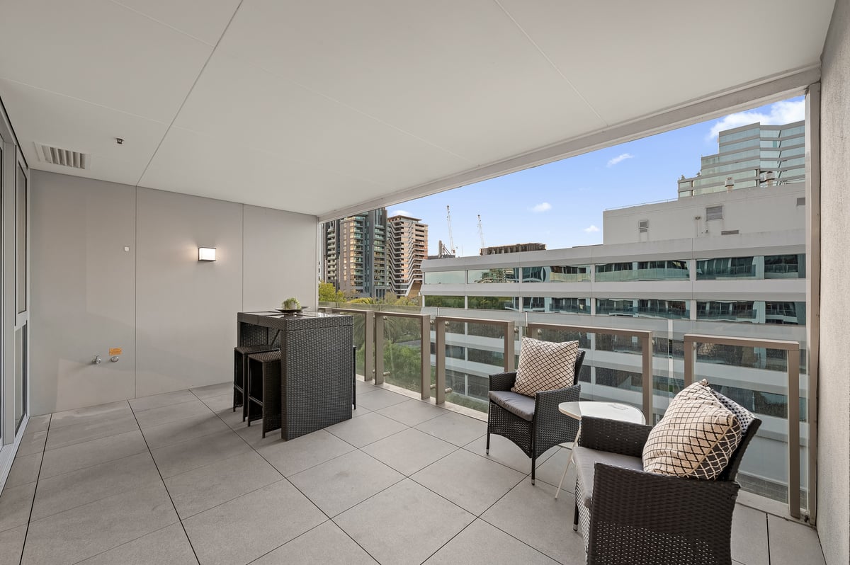 Iconic Fawkner Residence! 2 Bedrooms | 1 Bathroom | Free Parking