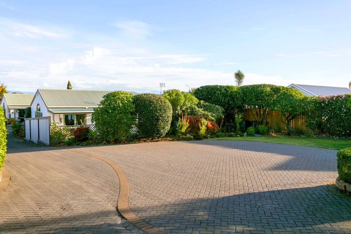 Cottage Lane - Central With Lake Views