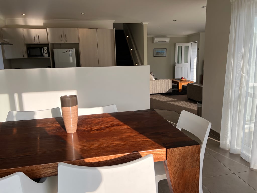 Hillside Hideaway (Pet Friendly) 