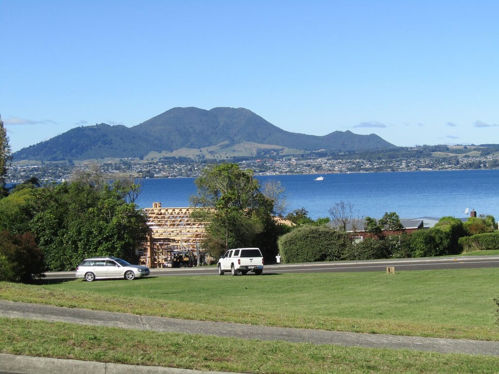 Te Urunga Place - Modern Comfort Near The Lake