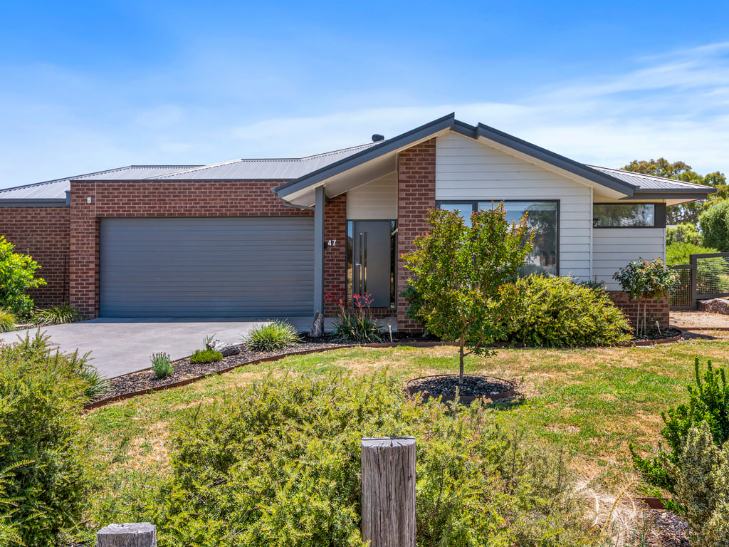 Dan's Rise - Family home with pool