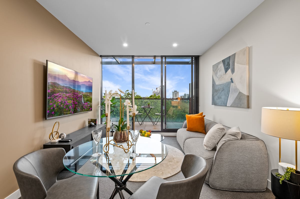 Parkside Perfection Near The CBD! 2 Bedrooms | 1 Bathroom | Free Parking
