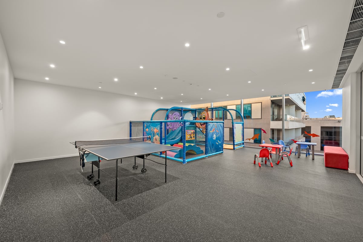 Iconic Fawkner Residence! 2 Bedrooms | 1 Bathroom | Free Parking