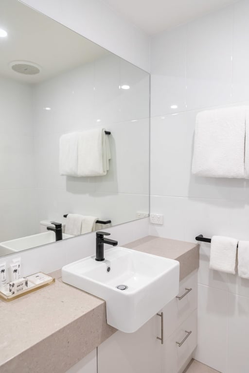 3 Bedroom LUXE Pool Deck Apartment