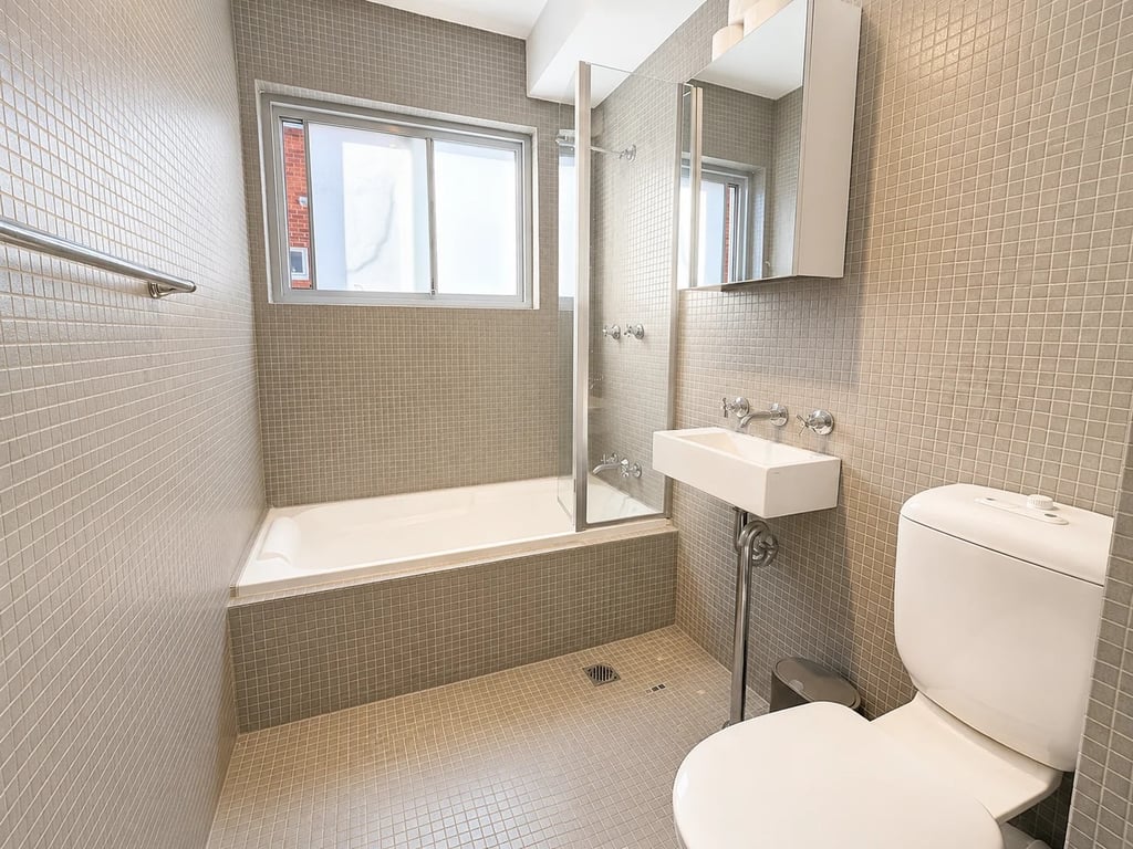 BREAM - Coogee Coastal Retreat | Sunny 2-Bed With Balcony & Lock-Up Garage