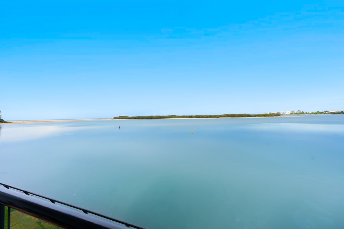 Unit 104 – Deluxe 1 Bedroom Waterfront