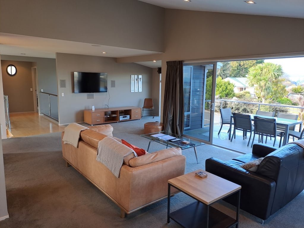 Elevated Taupo Views - Modern Family Home