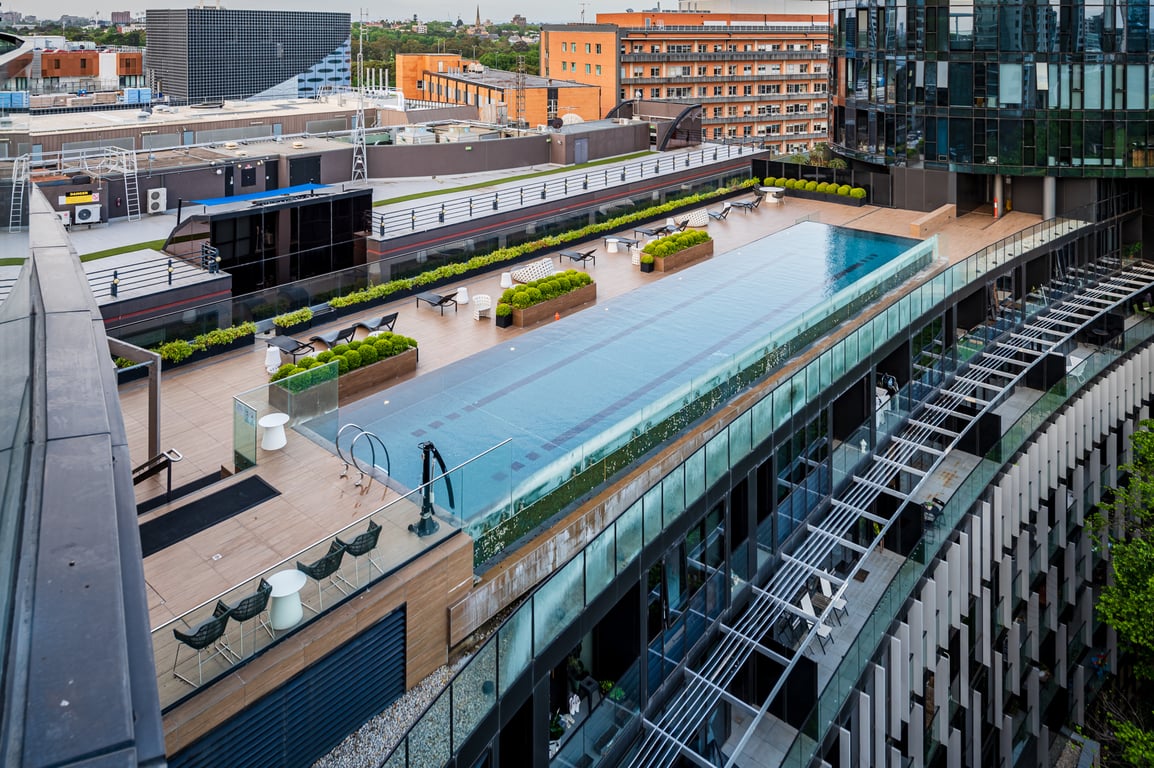 Parkside Perfection Near The CBD! 2 Bedrooms | 1 Bathroom | Free Parking