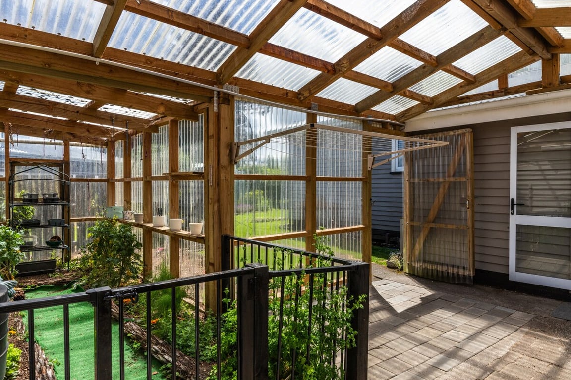 Whakaroa Retreat - Spacious Garden Getaway Near Taupo