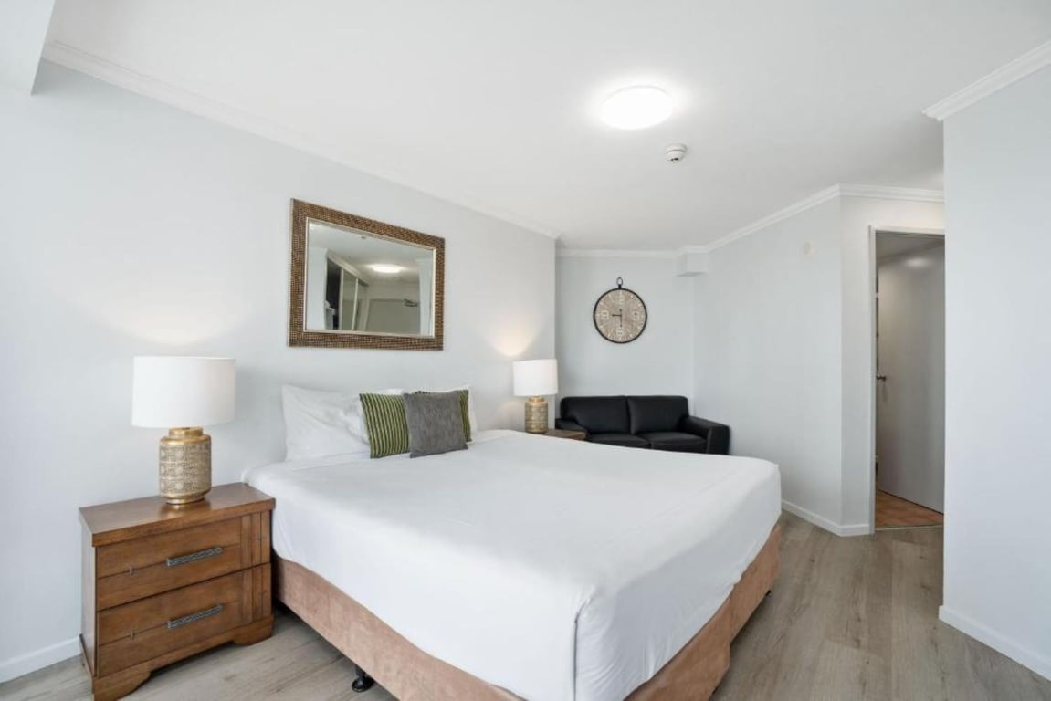  GC 500 Low Partial Track View - Double Room