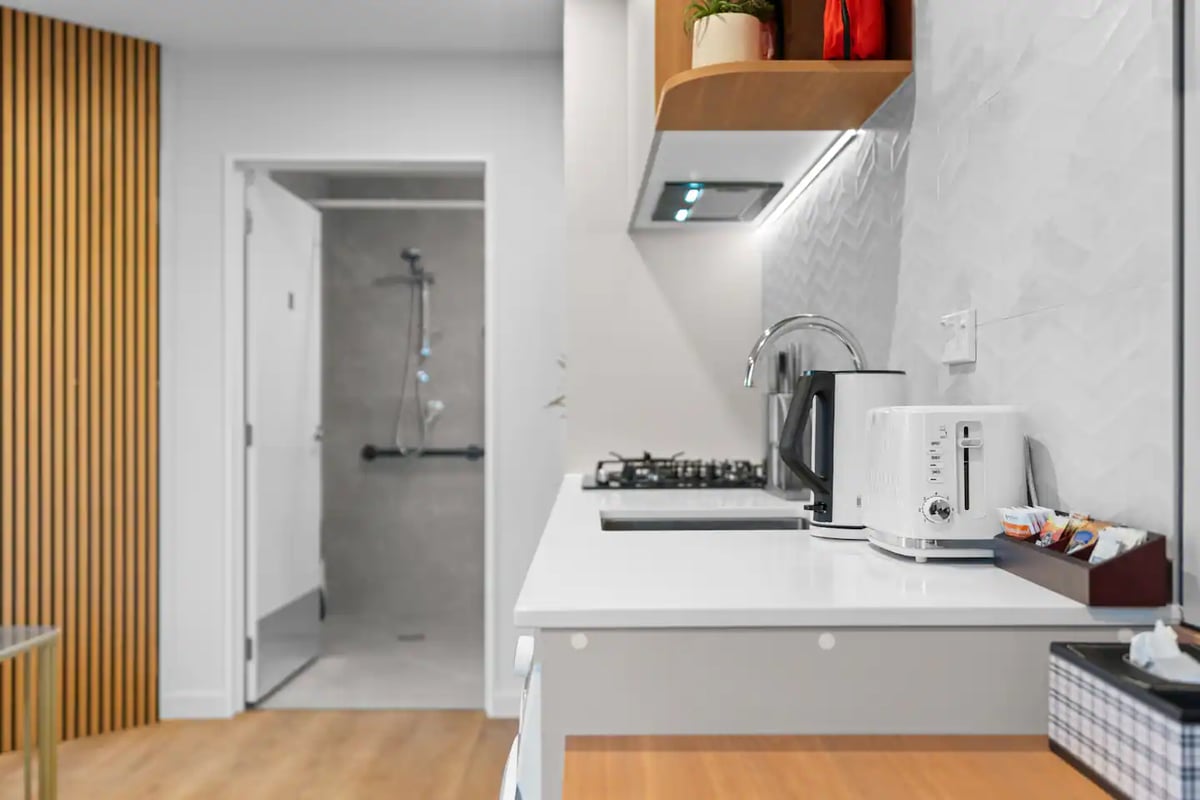 New warm 1 bedroom studio/unit1