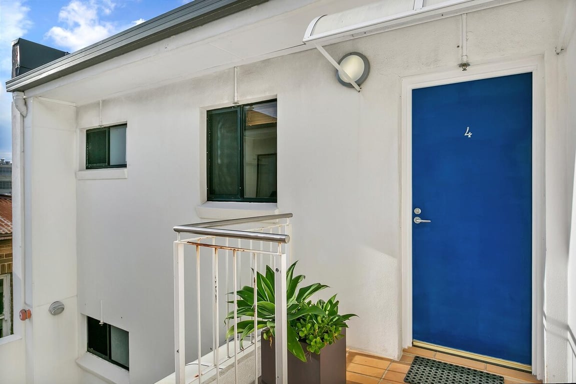 SANT4 - Crows Nest Comfort | Laidback Living With Terrace