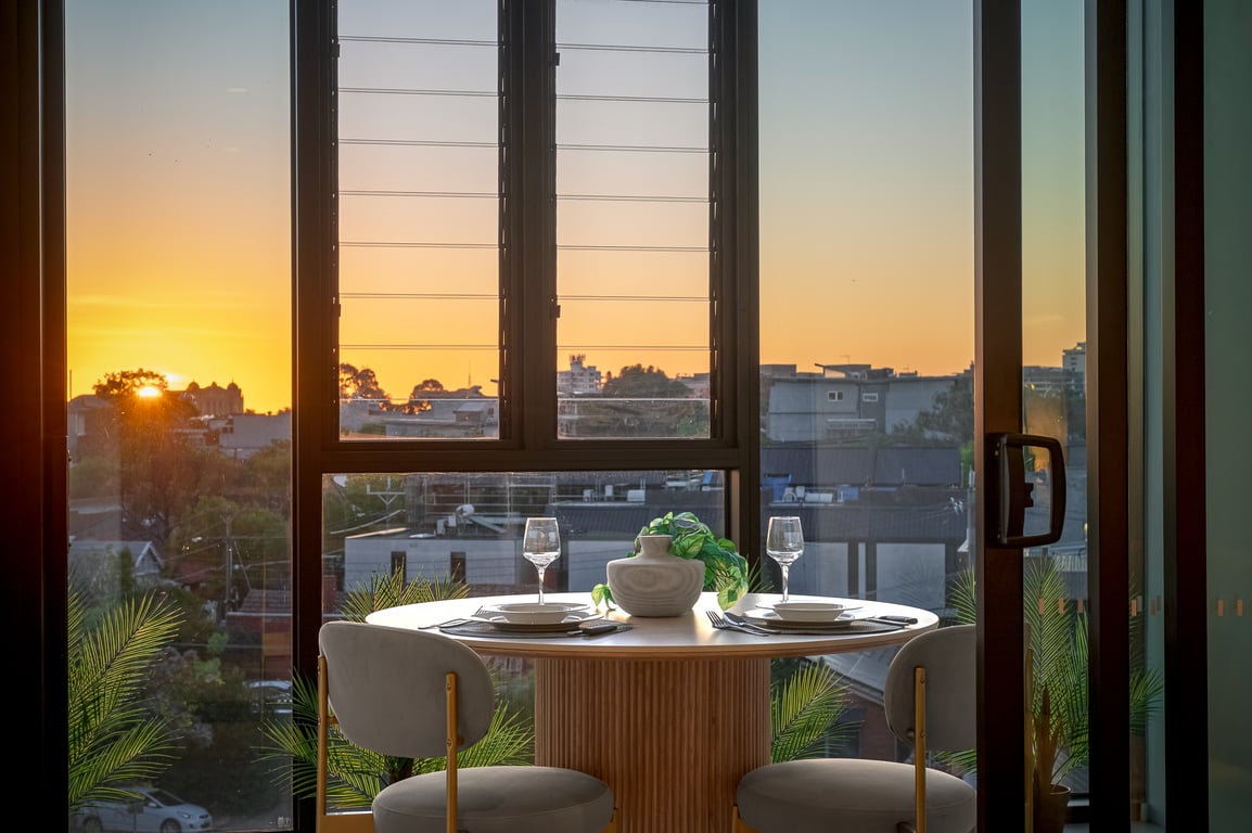 The Palais Peek Retreat @ 333STK