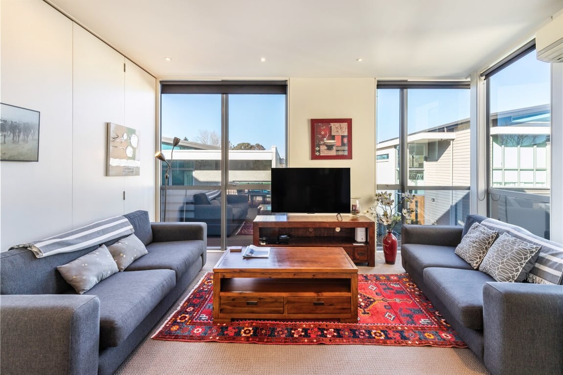 Modern Apartment Central With Wi-Fi & Linen