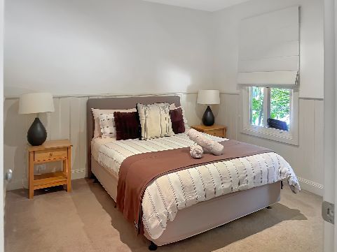 River Rock Cottage  Centrally located and Dog friendly