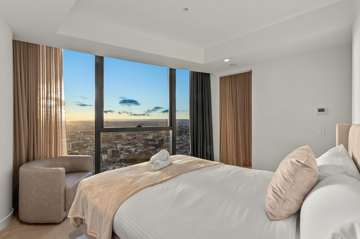 Luxurious CBD and Garden View Home! 3 Bedrooms | 2 Bathrooms | Free Parking