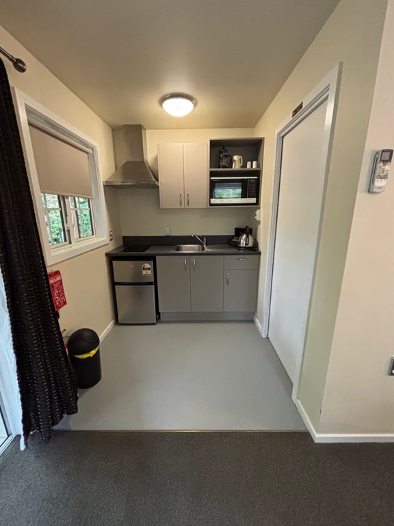 Garden Cottage - Easy Access with Pond View