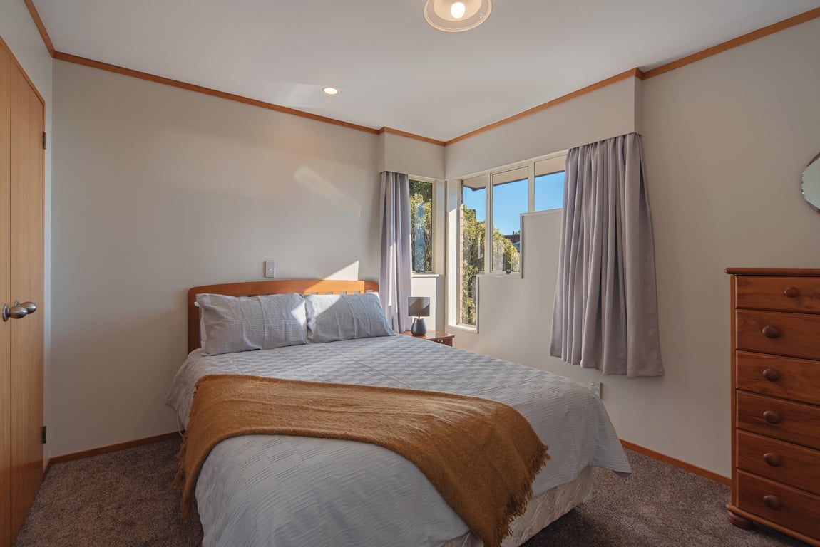 Sunny Bayview Retreat