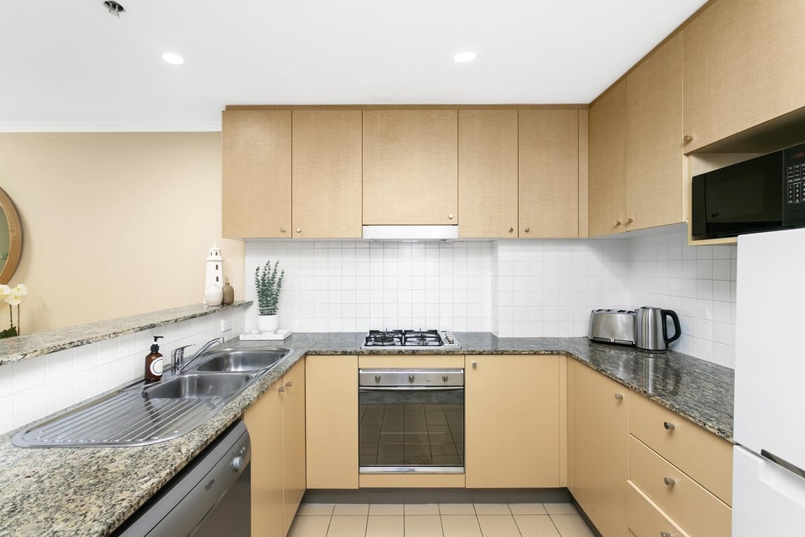 HELP5 - Chatswood Convenience | Steps To Train & Metro