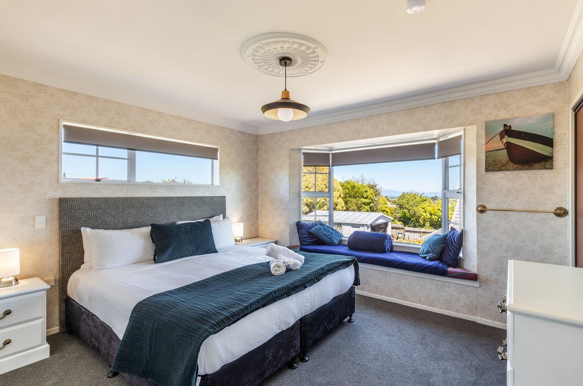 The Golders Getaway: Space for 2 families