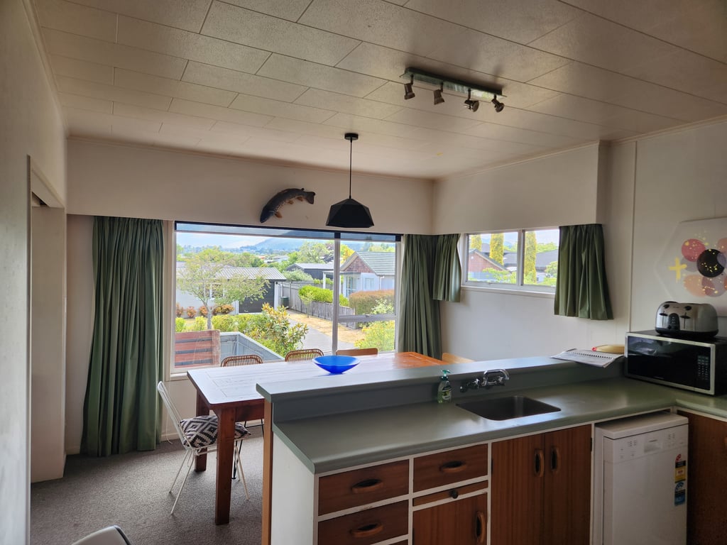 Rainbow Point Pad - Large Elevated Bach With Lake And Mountain Views Free Wi-Fi