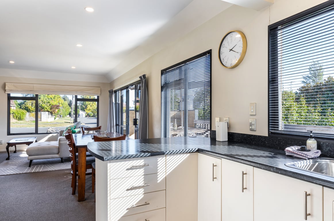 Hawai Holiday House - Large Family Bach - Wi-Fi