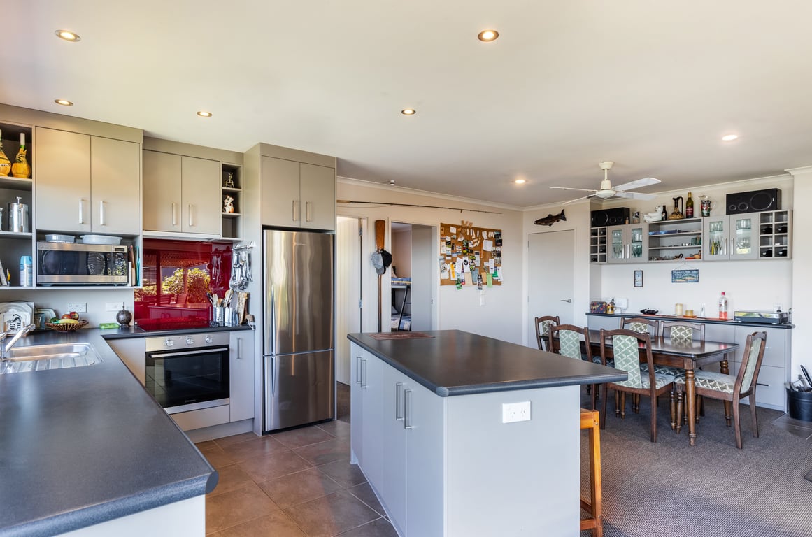 The Umpires Retreat - Quiet Home In Acacia Bay