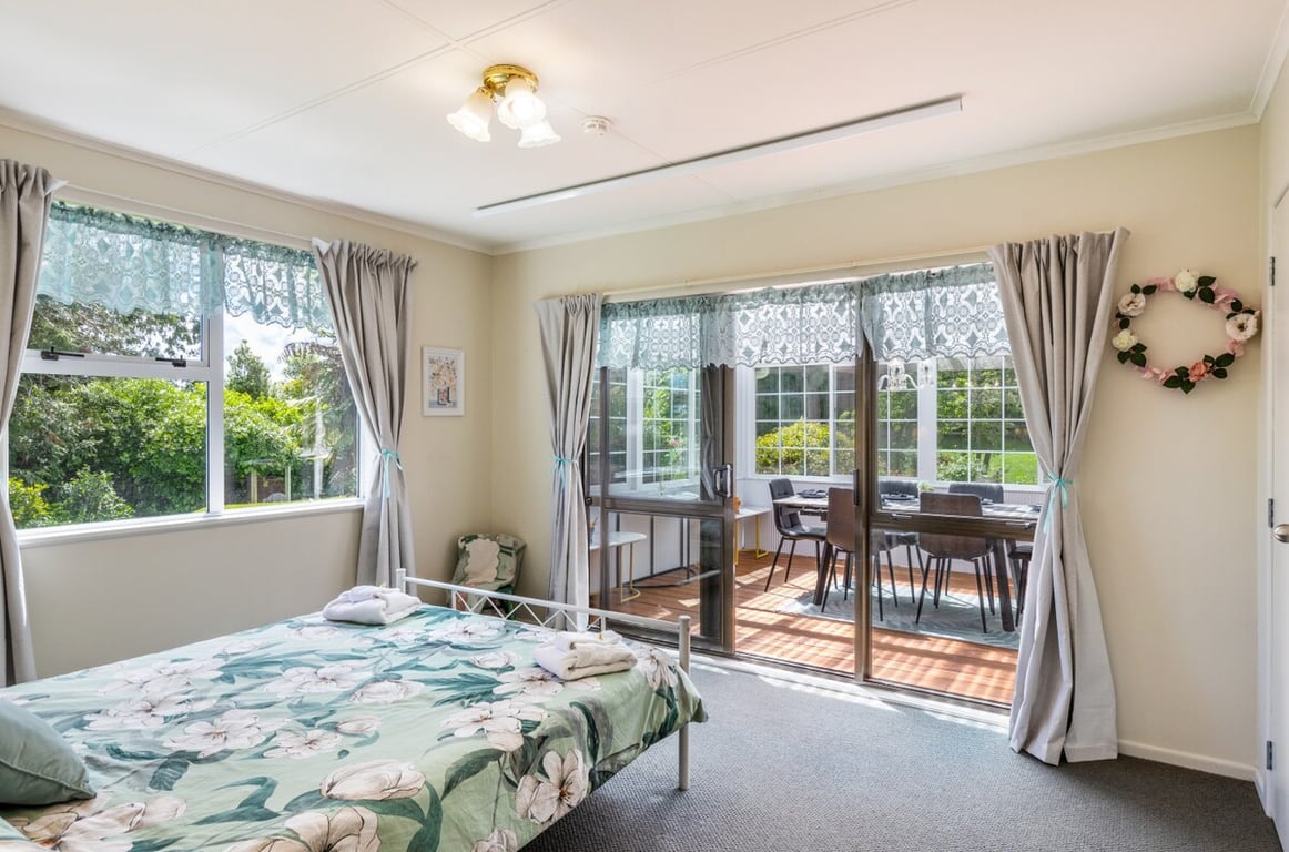 Whakaroa Retreat - Spacious Garden Getaway Near Taupo