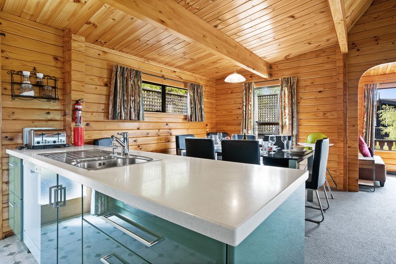 Mountain Gem - Hanmer Springs Holiday Home (Pet Friendly)