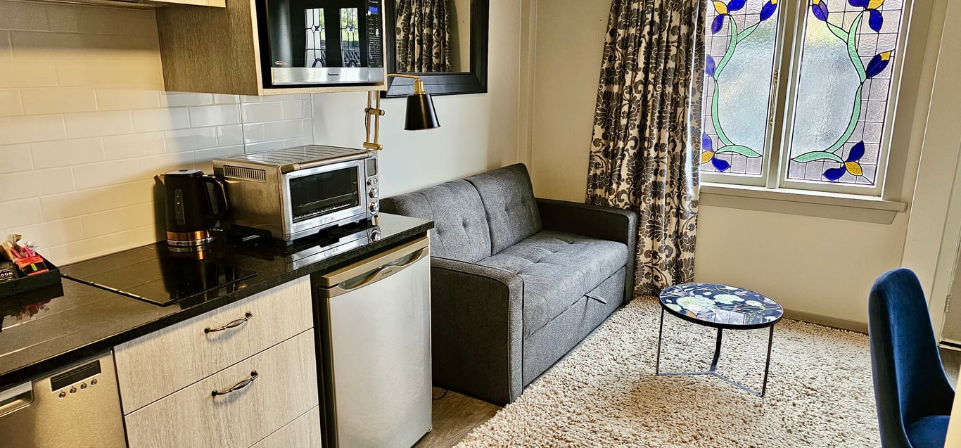 Cozy Corner at Jollies (Pet Friendly) 