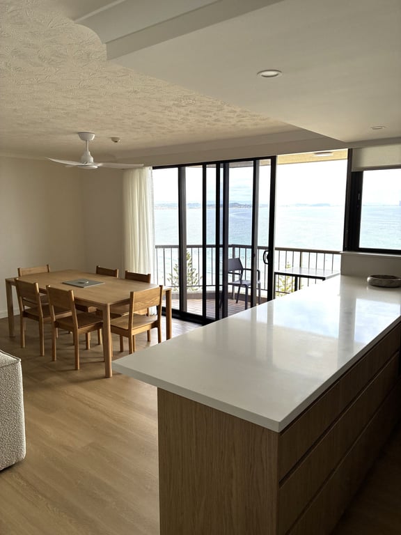 Apartment 46 Level 15 -2 Bedroom Luxury Apartment, Centre Unit 